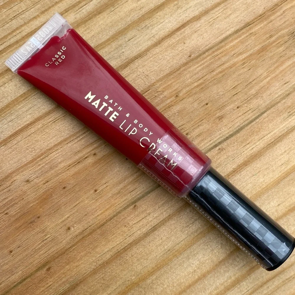 Bath & Body Works Classic Red Matte Lip Cream Lipstick 0.44 FLOZ Full Size